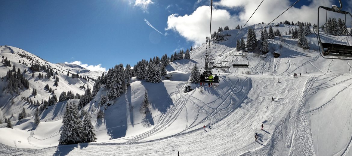 Ski : le tour de cou filtrant, l'incontournable de cette saison